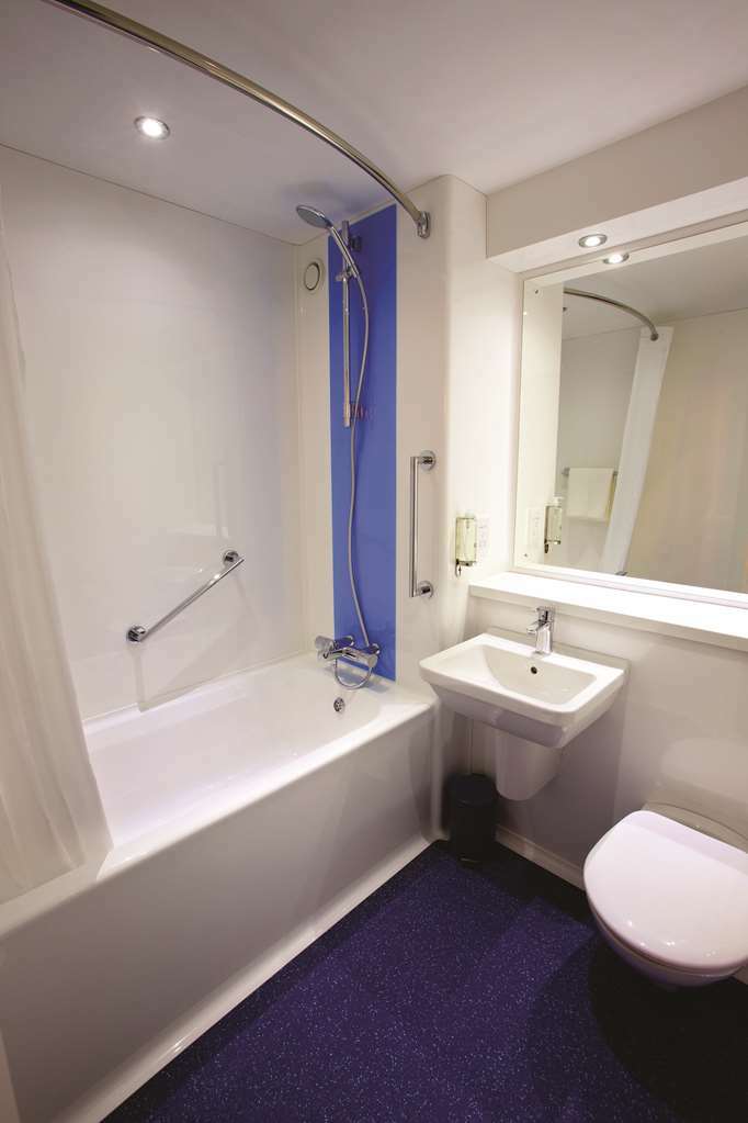 Travelodge Northwich Lostock Gralam Kamer foto